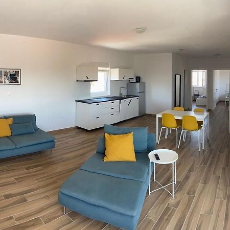 Daniela Family Apartment - Top Floor - New & Quite Location - Great Sea & Island View 비르 외부 사진