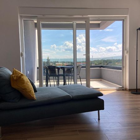Daniela Family Apartment - Top Floor - New & Quite Location - Great Sea & Island View 비르 외부 사진