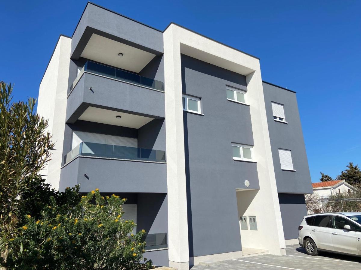 Daniela Family Apartment - Top Floor - New & Quite Location - Great Sea & Island View 비르 외부 사진