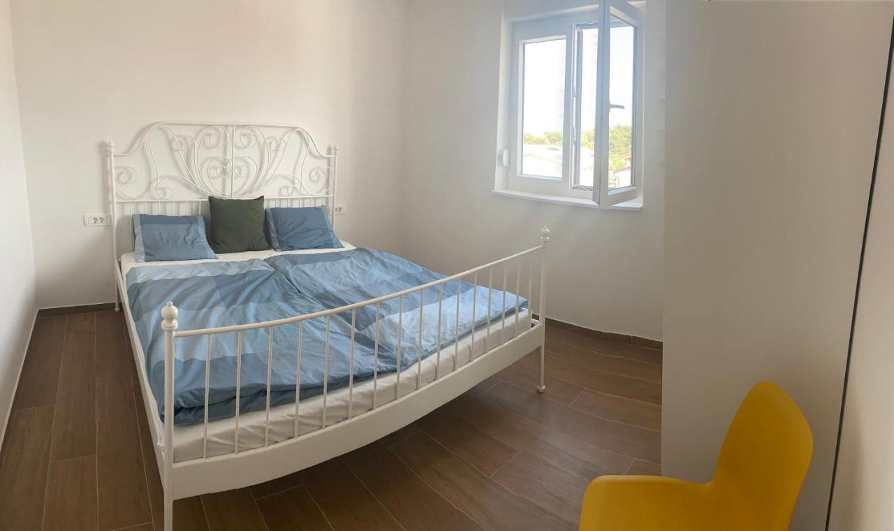 Daniela Family Apartment - Top Floor - New & Quite Location - Great Sea & Island View 비르 외부 사진