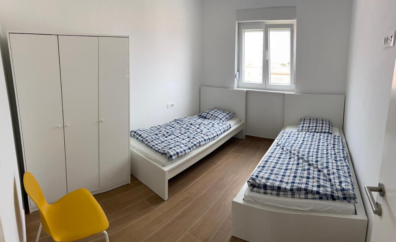 Daniela Family Apartment - Top Floor - New & Quite Location - Great Sea & Island View 비르 외부 사진